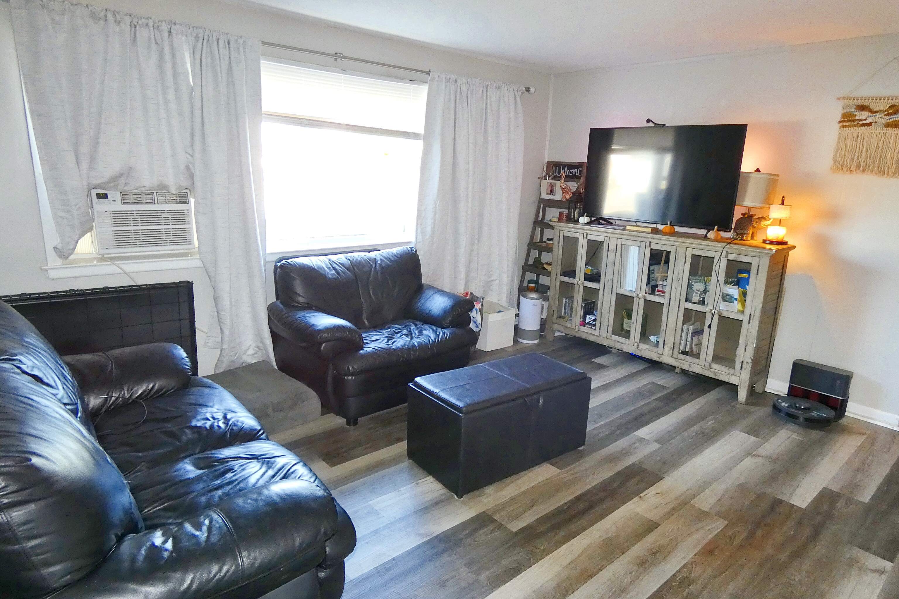 Car Wash Oswego: Mason Square Commercial Listing – Creconsult Chicago Multifamily Living Room